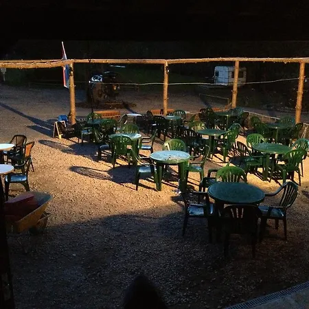 Le Paradou Camping & Gites Saint-Priest-la-Prugne